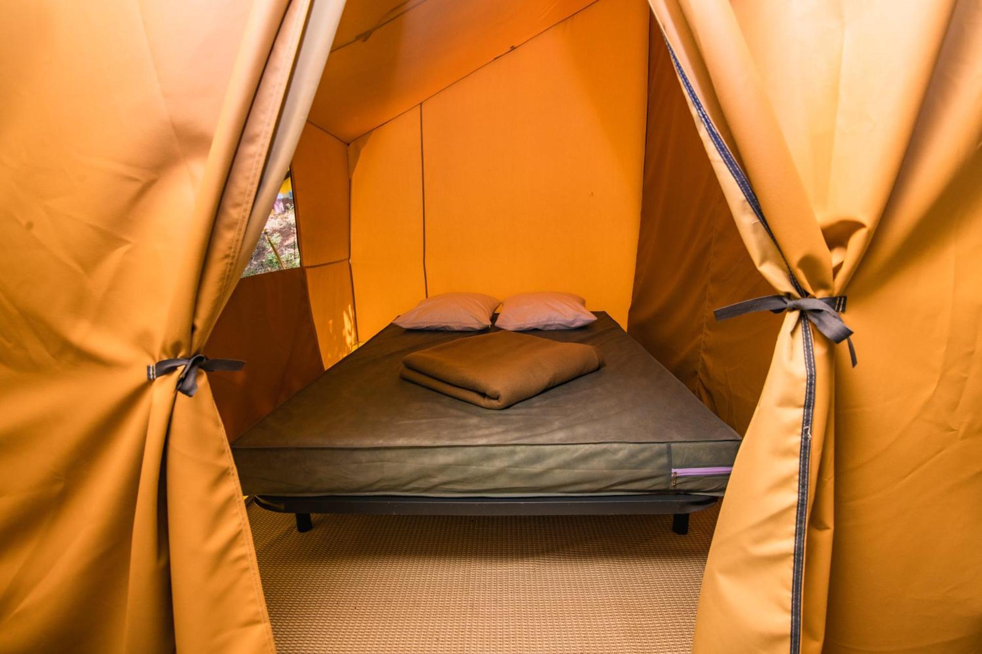 Camping Onlycamp La Confluence Savonnières Exteriör bild